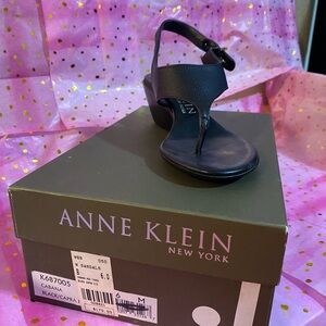 Anne Klein Black Sandals Sleek Thong Design